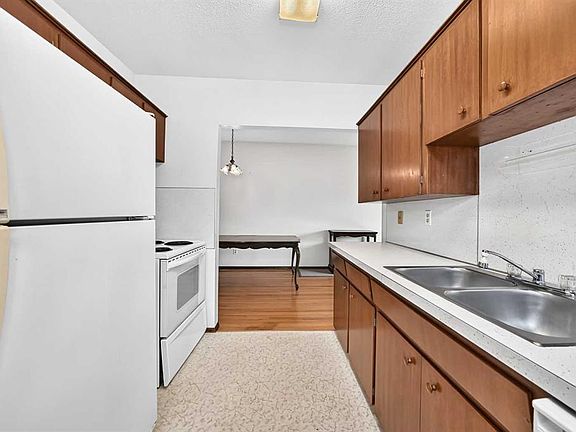 4th image of 823 N 67th Ave SW