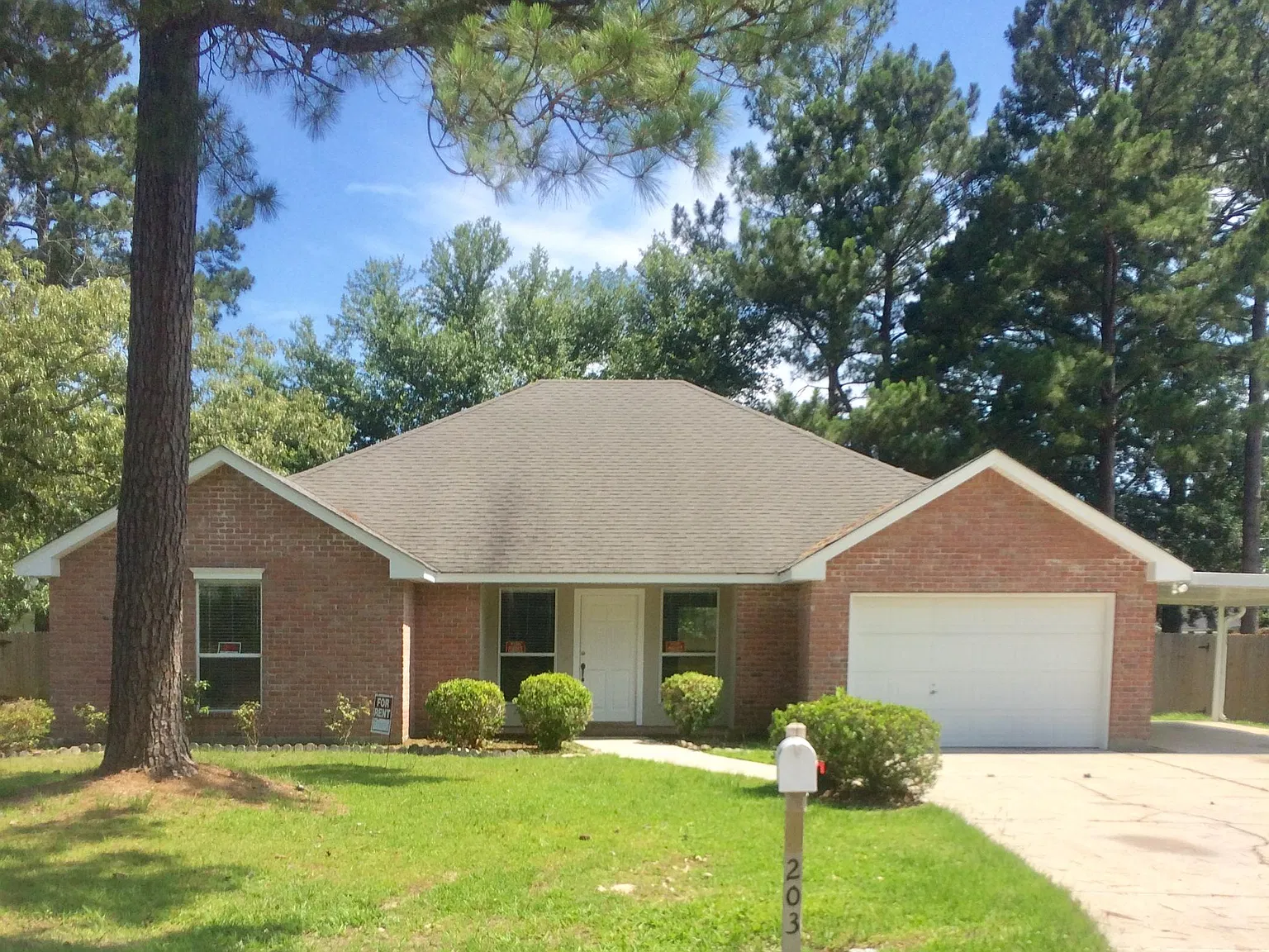 4 bed, 1720 sqft, $2,100 — Photo 1
