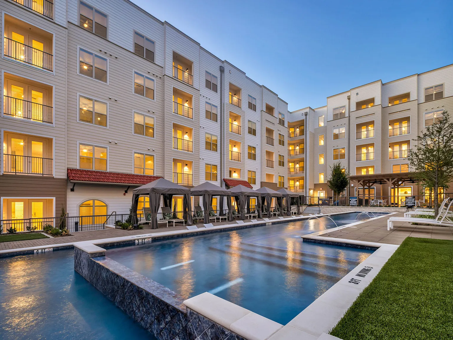 Ablon At Harbor Village — Photo 2