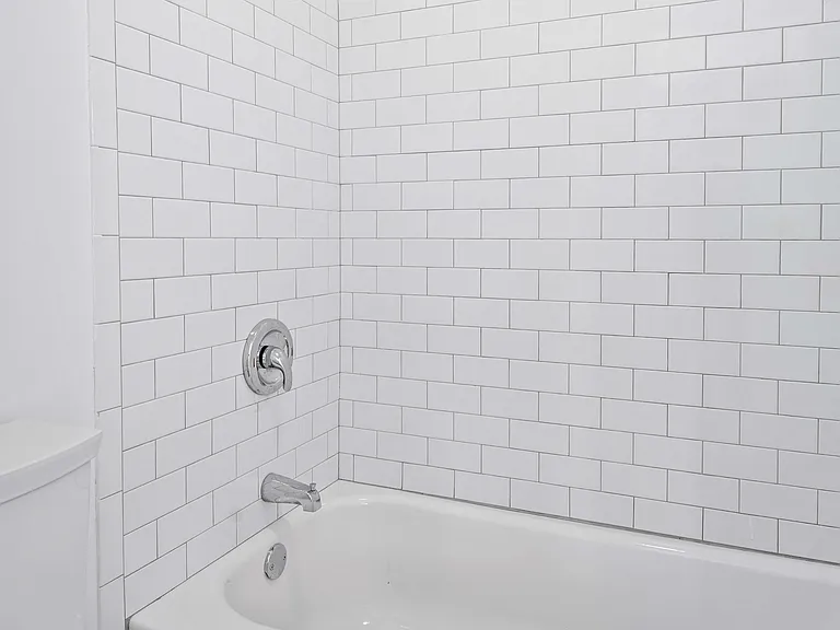 2935 Marshall, Apt 19 (33) 2935 Marshall, Apt 19 (33)
