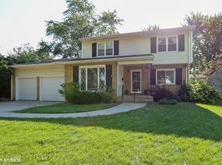 129 N Clark Dr, Palatine, IL 60074