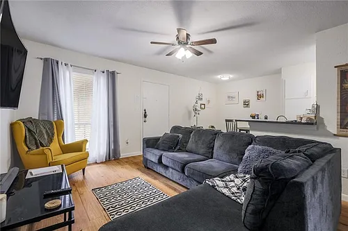 2207 Leon St #203 Photo 1