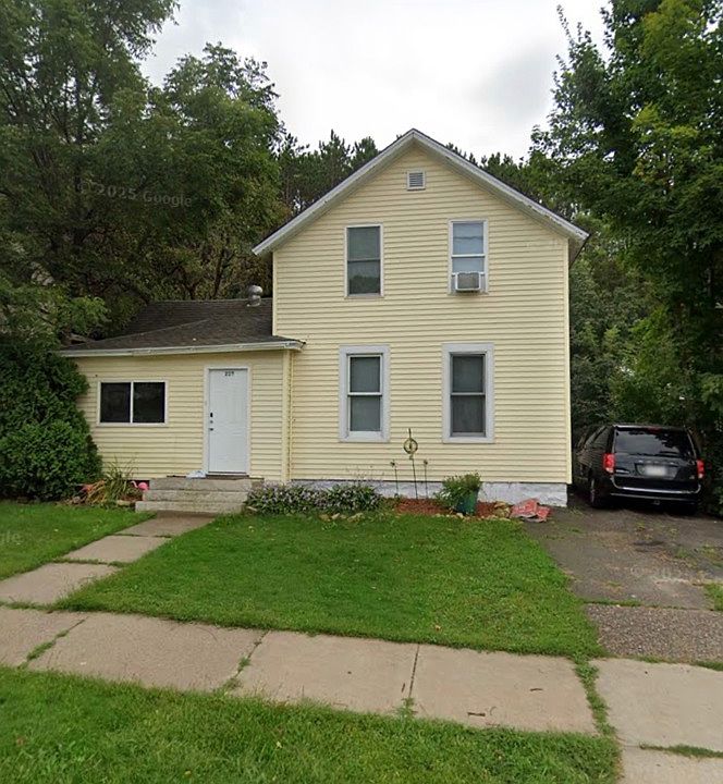 1st image of 227 Maple St