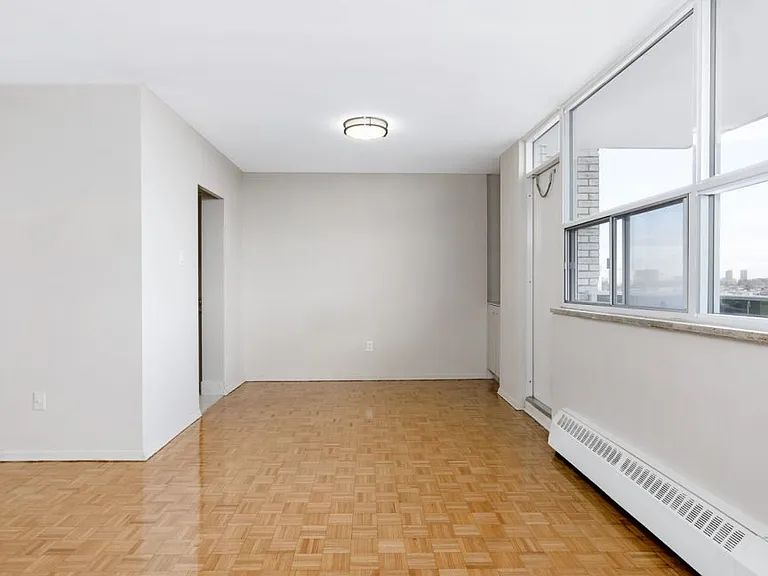 2600 Jane St — Photo 11