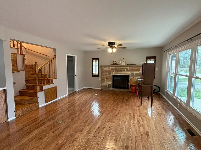 103 N Greenfield Ave — Photo 5