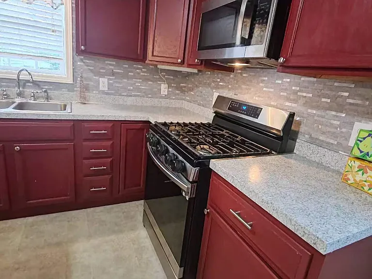 925 Vestal Rd — Photo 5