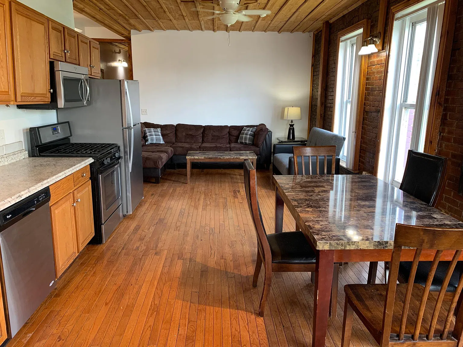 4 bed, 2000 sqft, $3,180 — Photo 4