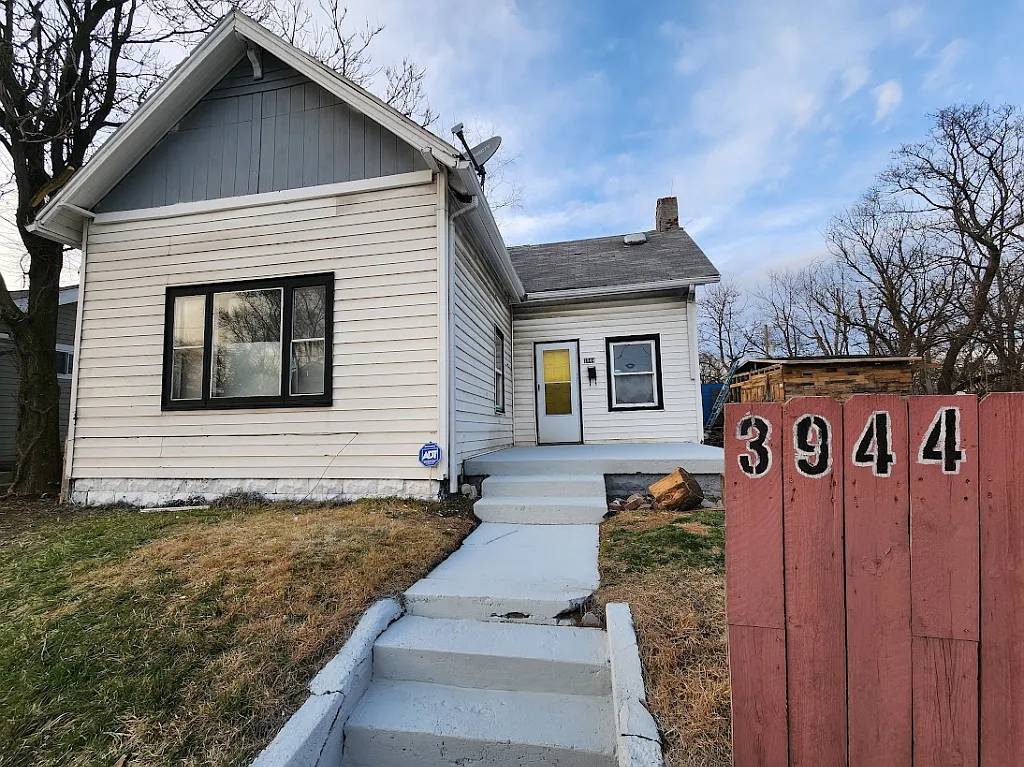 3944 E 30th St photo 1
