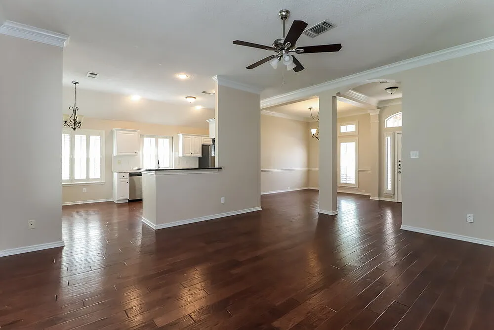 3 bed, 2.0 bath, 1749 sqft, $2,520 — Photo 4