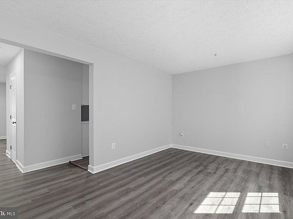 5th image of 2337 Barkley Pl