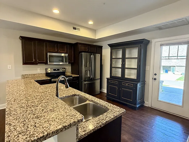 127 Portico St — Photo 5