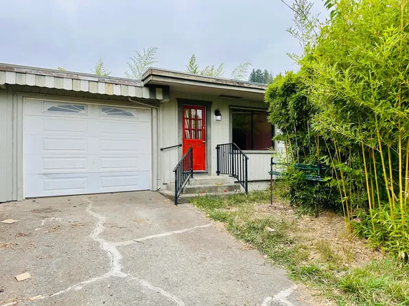 75 Empire Ave, Redway, CA 95560