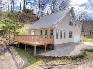 107 Armour Rd, Nitro, WV 25143