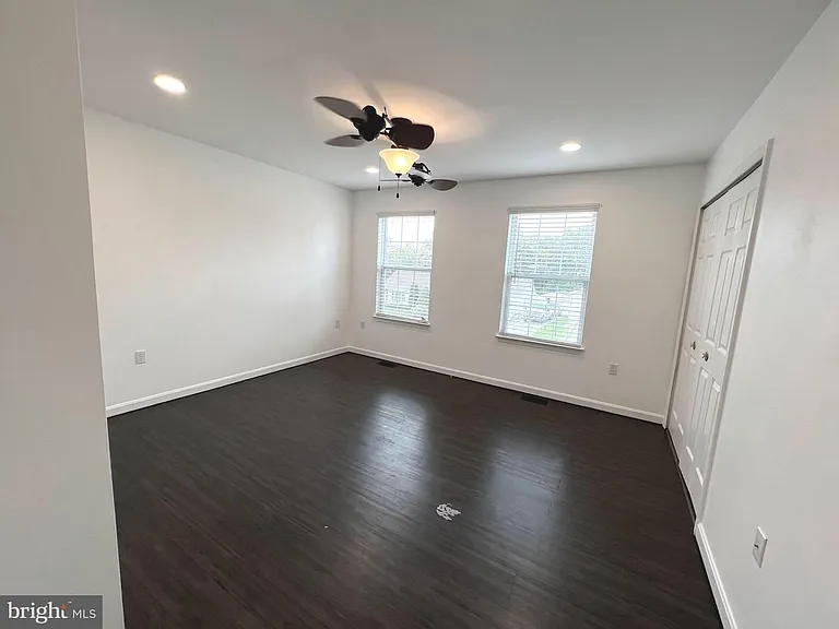 513 Willow Ave — Photo 13