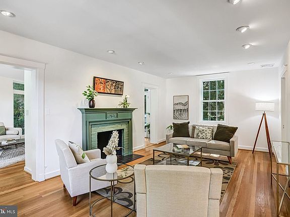 3rd image of 4224 Oakridge Ln