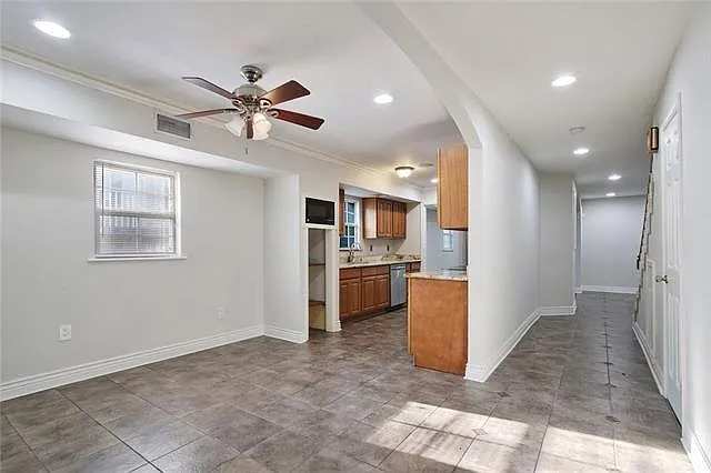 3 bed, 2.5 bath, 2800 sqft, $2,500 — Photo 3