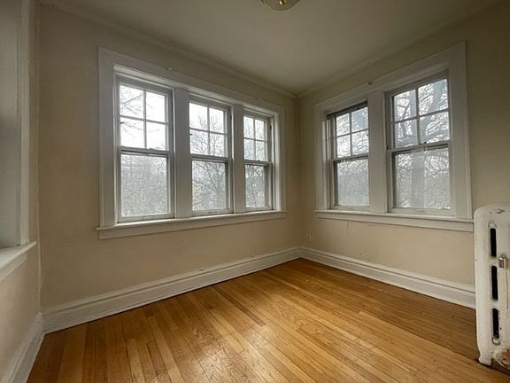 3rd image of 148 N Austin Blvd APT 1B