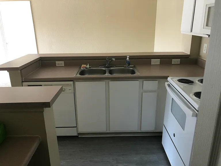181 SW Palm Dr #203 — Photo 5