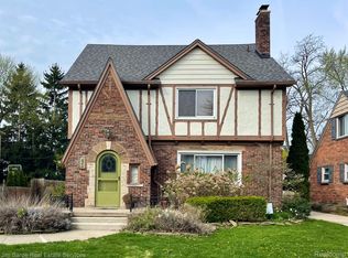 753 Rivard Blvd, Grosse Pointe, MI 48230