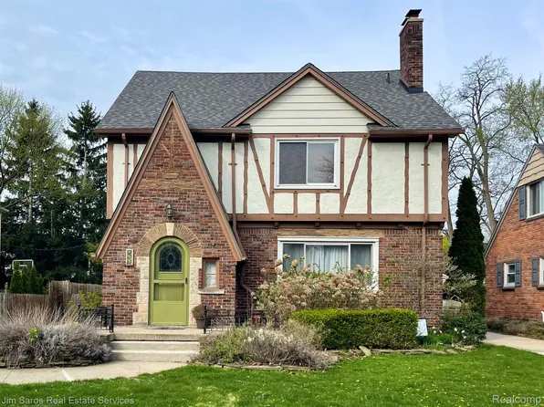 753 Rivard Blvd, Grosse Pointe, MI 48230