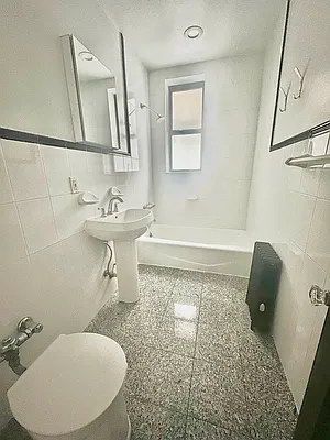 Rented by Luxian International Realty LLC | media 11
