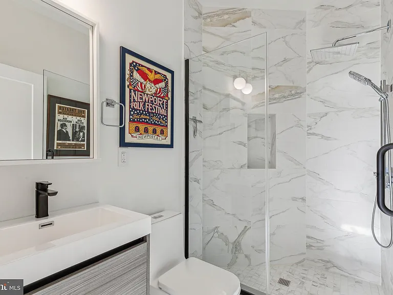527 Brown St — Photo 5