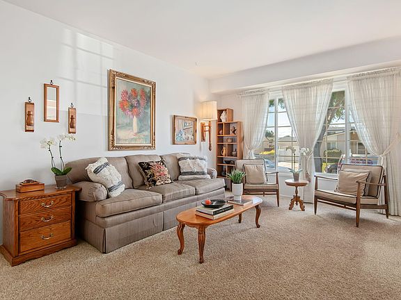 2nd image of 624 Arbor Ave
