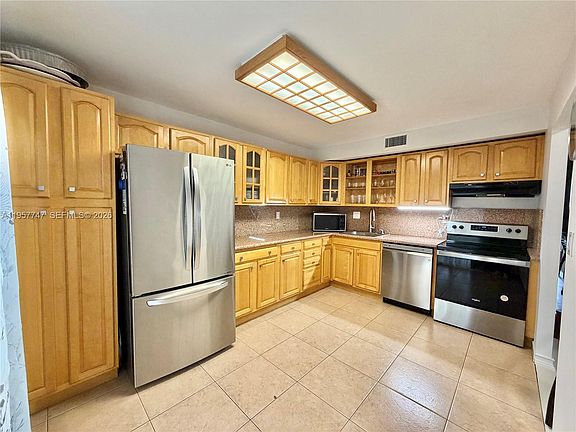 4th image of 2203 NE 7th St #14