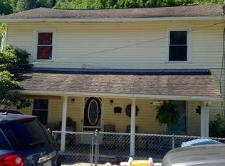 1221 Guyandotte Ave, Mullens, WV 25882