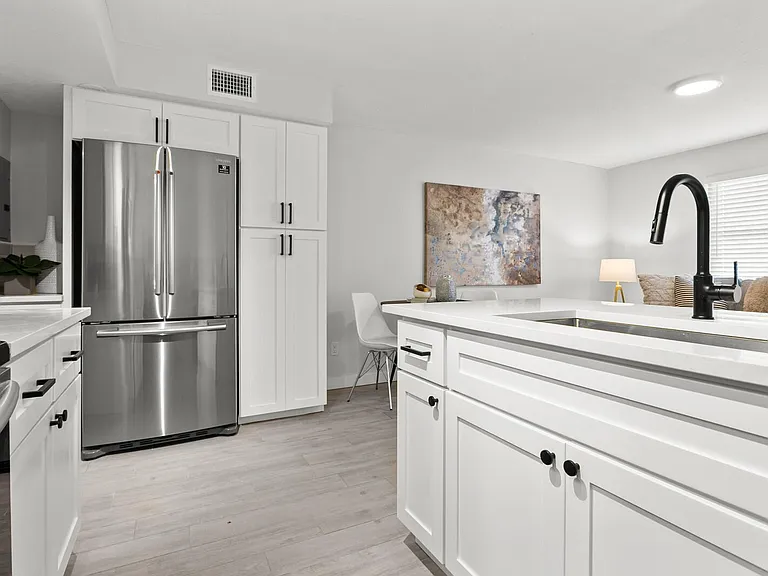 4904 W Lancaster St #4 — Photo 5