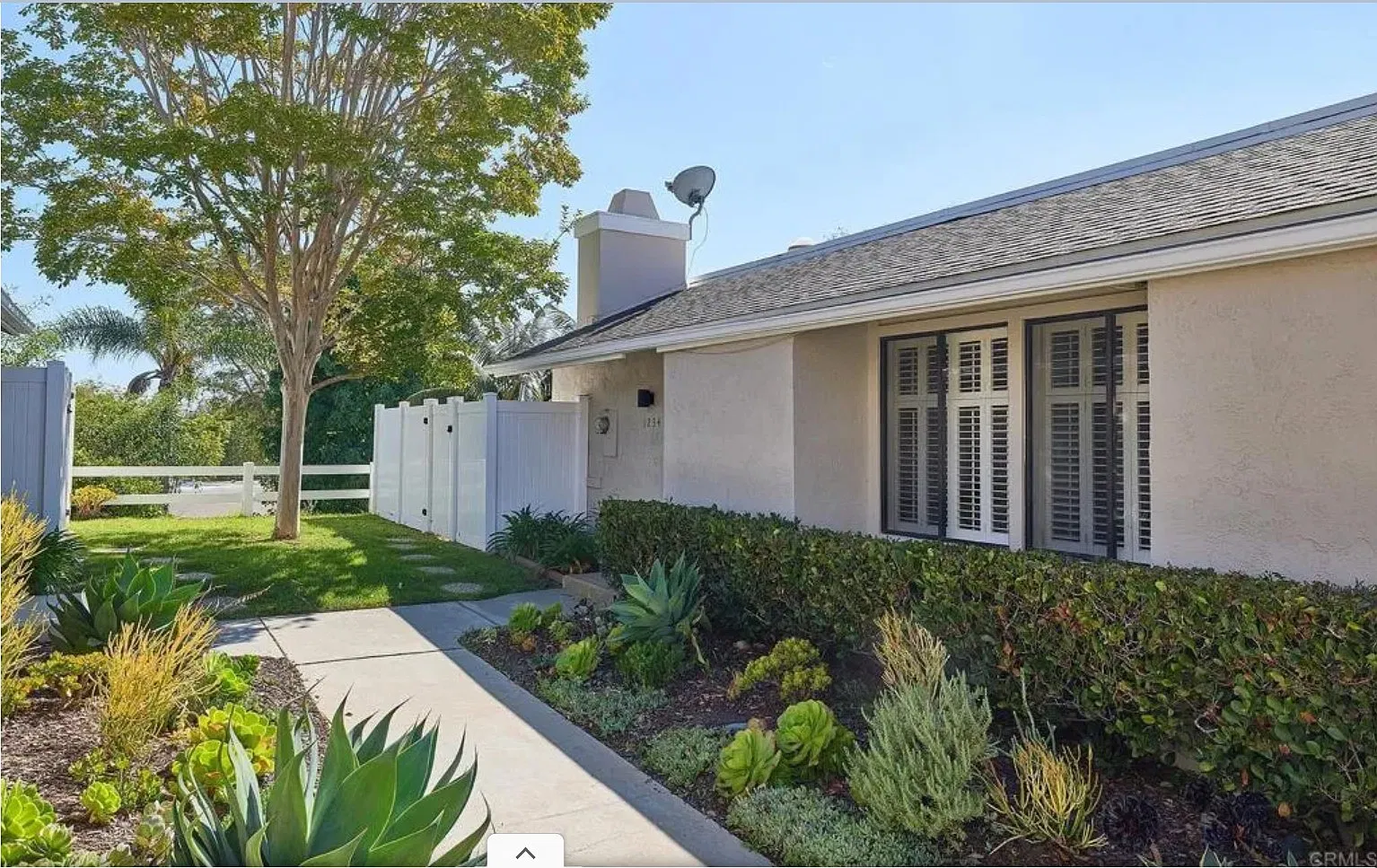 2 bed, 922 sqft, $4,100 — Photo 1