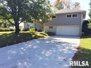 1150 Carriage Place Dr, Bettendorf, IA 52722