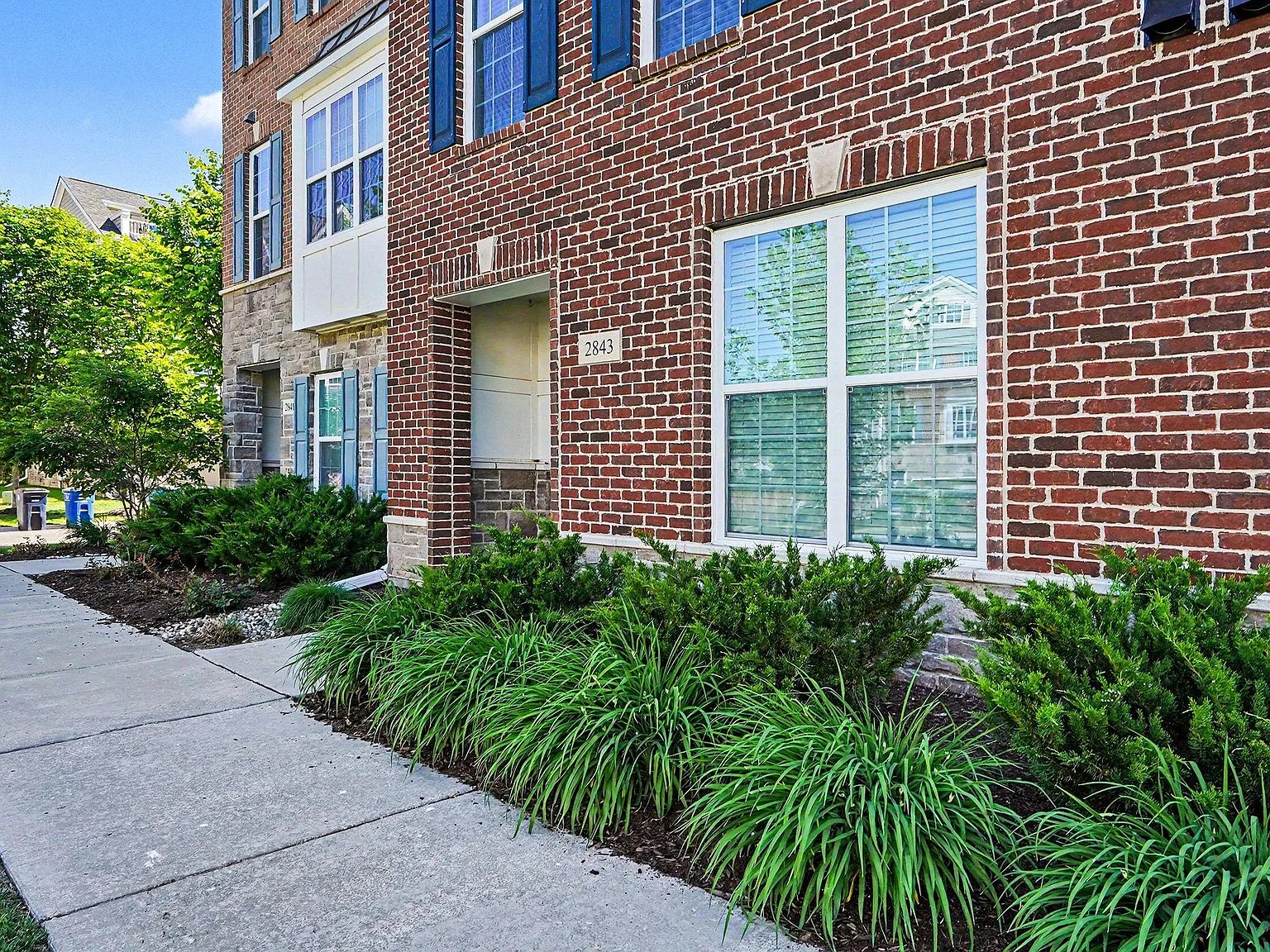3 bed, 2.5 bath, 1952 sqft, $3,700 — Photo 4