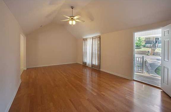 3rd image of 1443 Mercer St