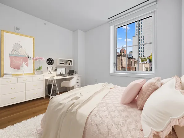 301 East 81st Street image 10 of 31