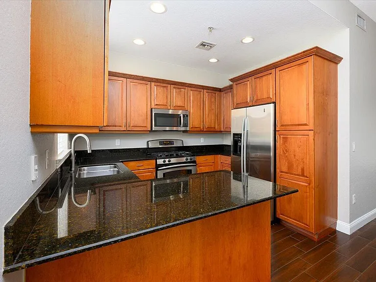 538 NE 7th Ave #1 — Photo 8