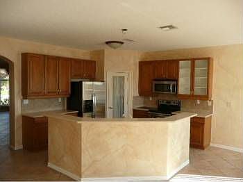 full kitchen with island