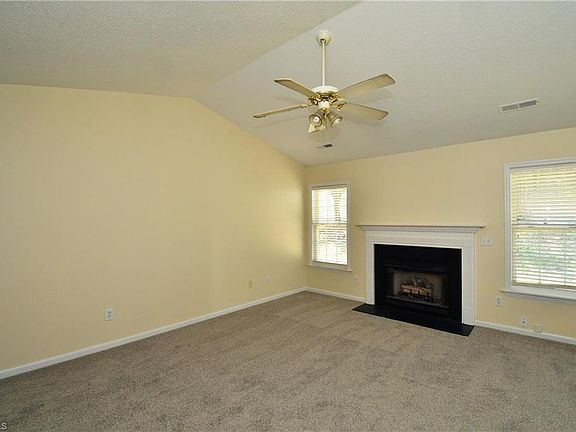 5th image of 165 Braeburn Dr