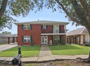 7112 Grey Oaks Dr, New Orleans, LA 70126
