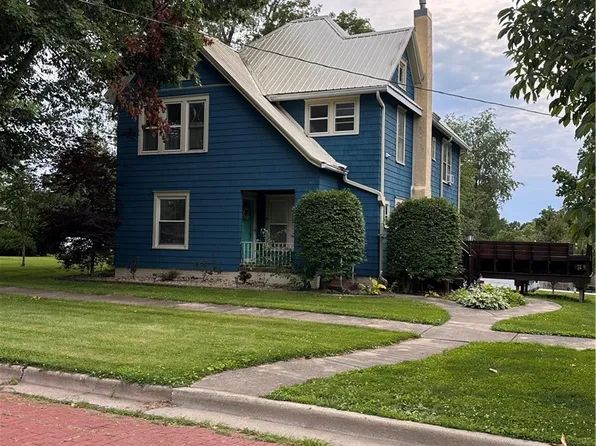 309 Spruce St, Pana, IL 62557
