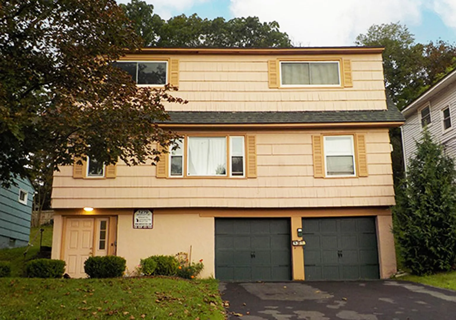1270 Westcott St Apt 1 - Avail 8/1/2027 - 3 Bed |1 Bath Beautiful Flat with Garage Across From Ba... — Photo 1