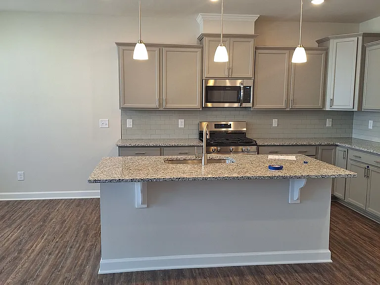 34 Gregory Village Dr — Photo 7