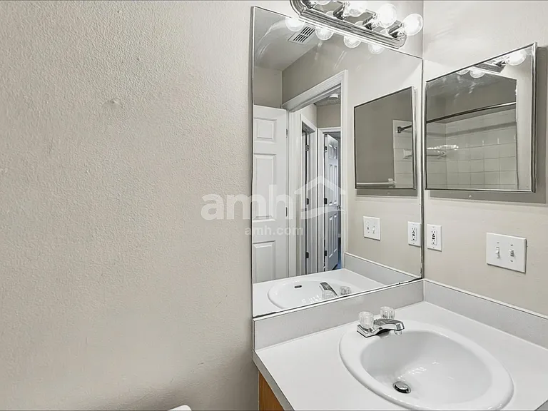2423 Hybrid Dr — Photo 14