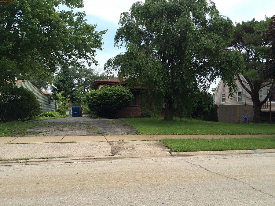 1st image of 400 Country Club Dr