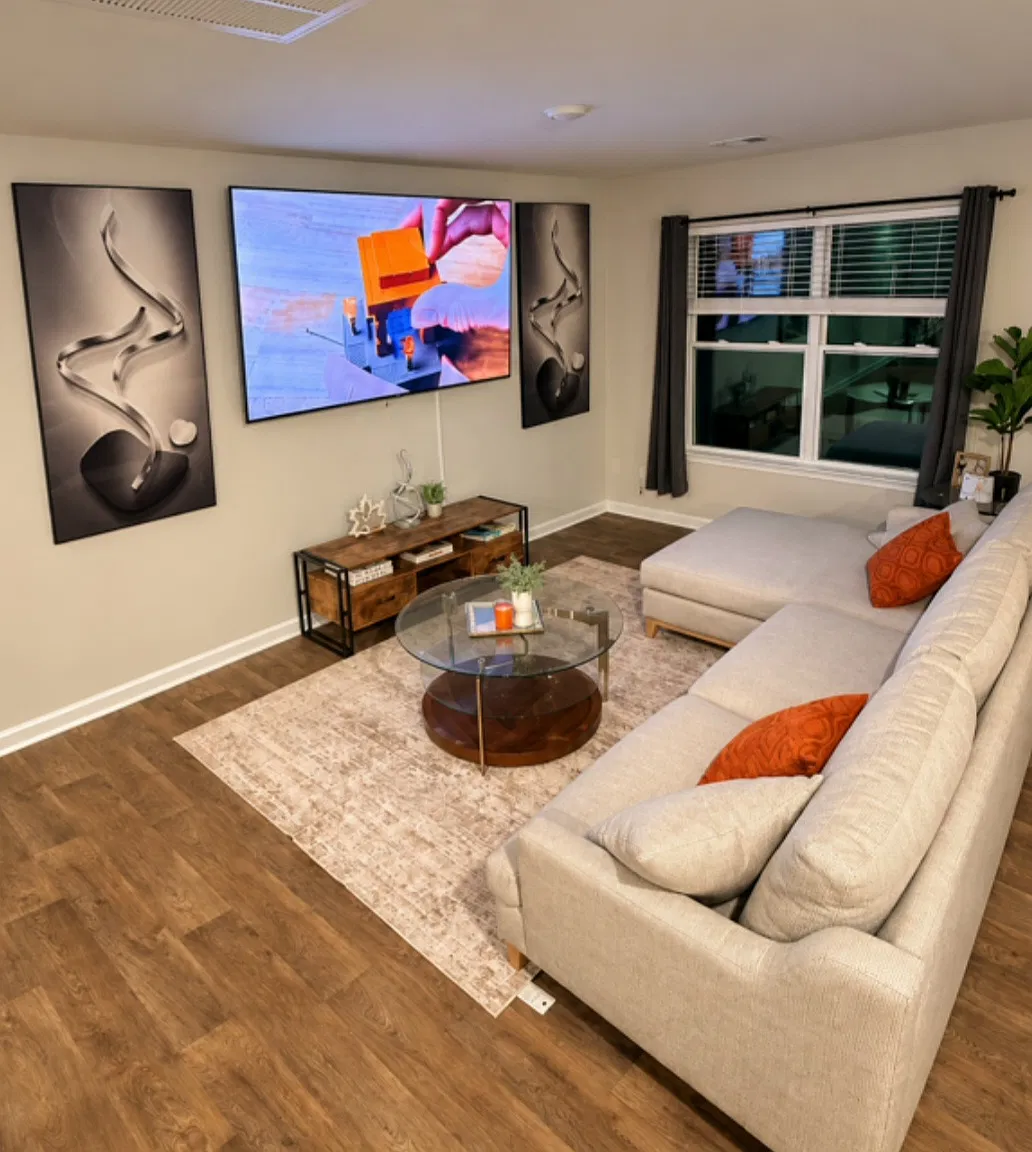 4 bed, $2,200 — Photo 1