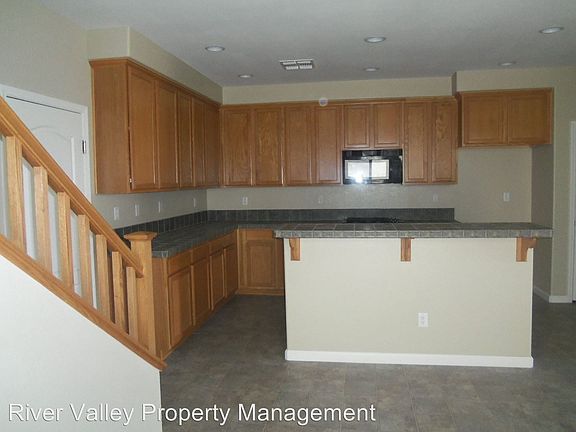 5th image of 2972 Club Center Dr