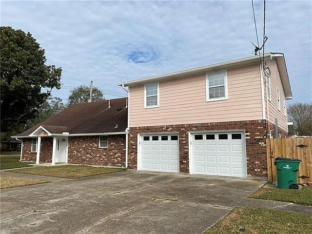 4 bed, 2.5 bath, 2580 sqft, $2,700 — Photo 3