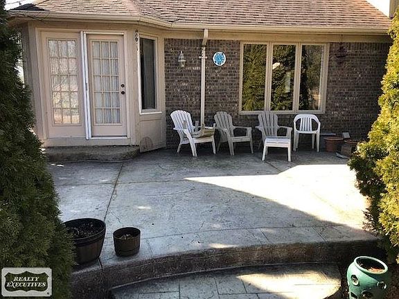 5th image of 36455 Saint Clair Dr
