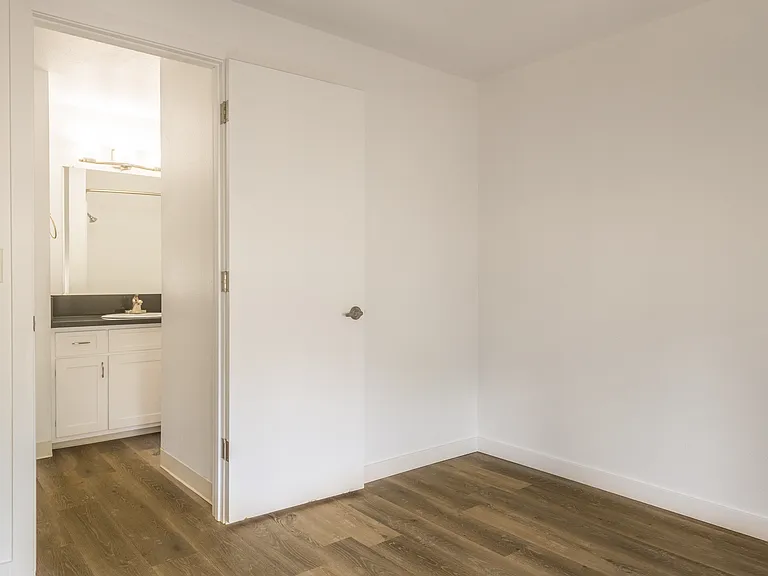 Hallwood Apartments — Photo 18