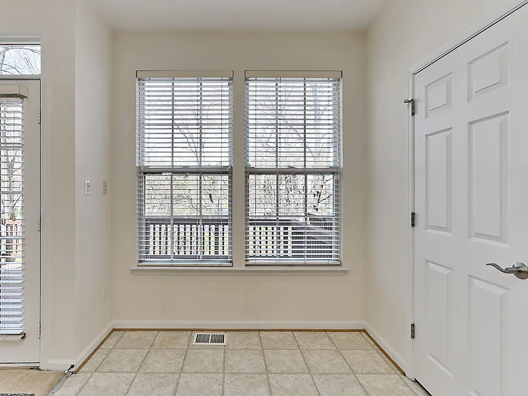 21510 Iredell Ter — Photo 32